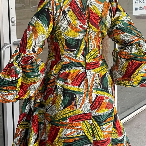 Womenr bell sleeve veroex knee length dress - Picture 4 of 8